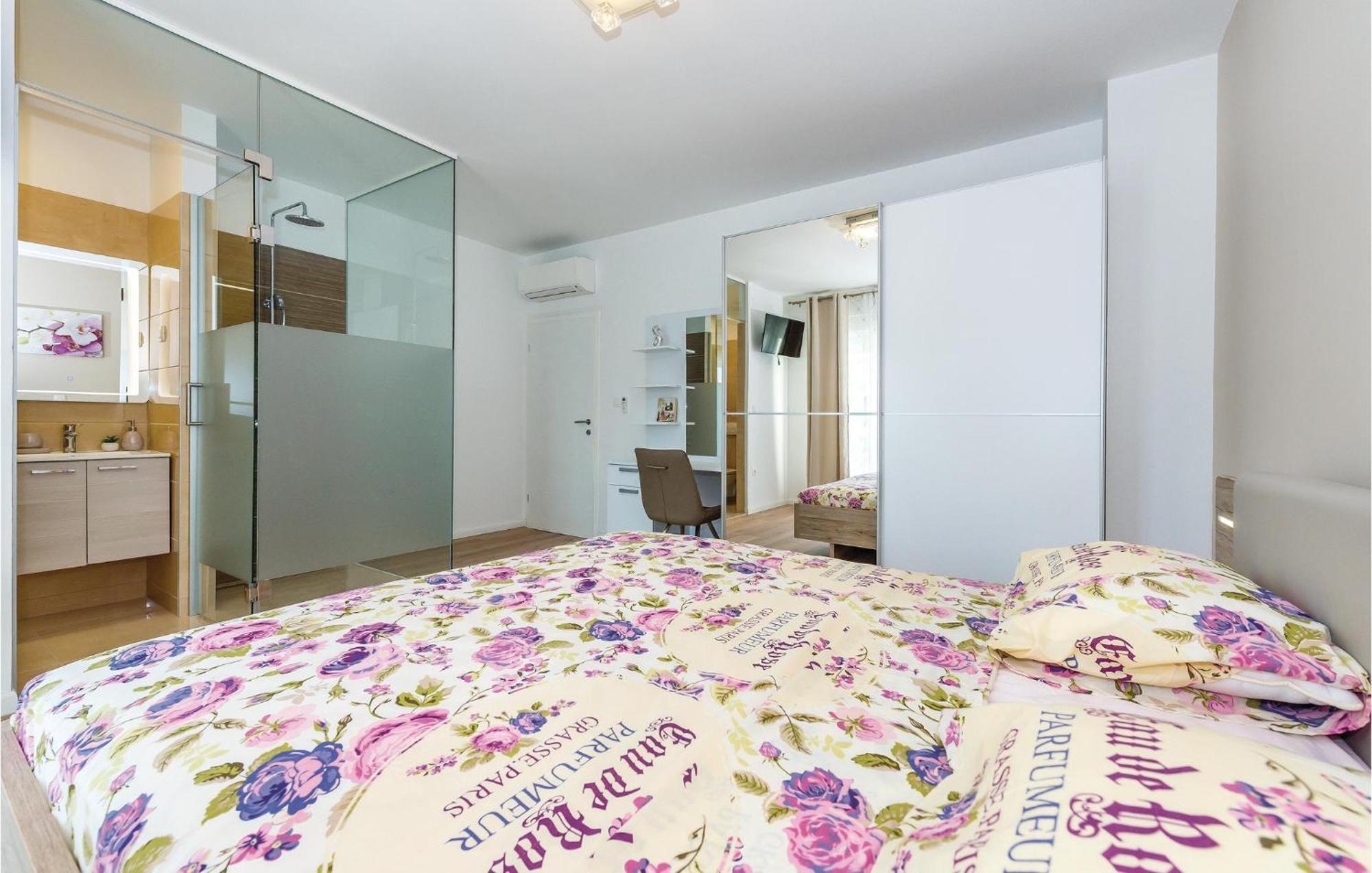 Beautiful Home In Sibenik With Kitchen Kültér fotó