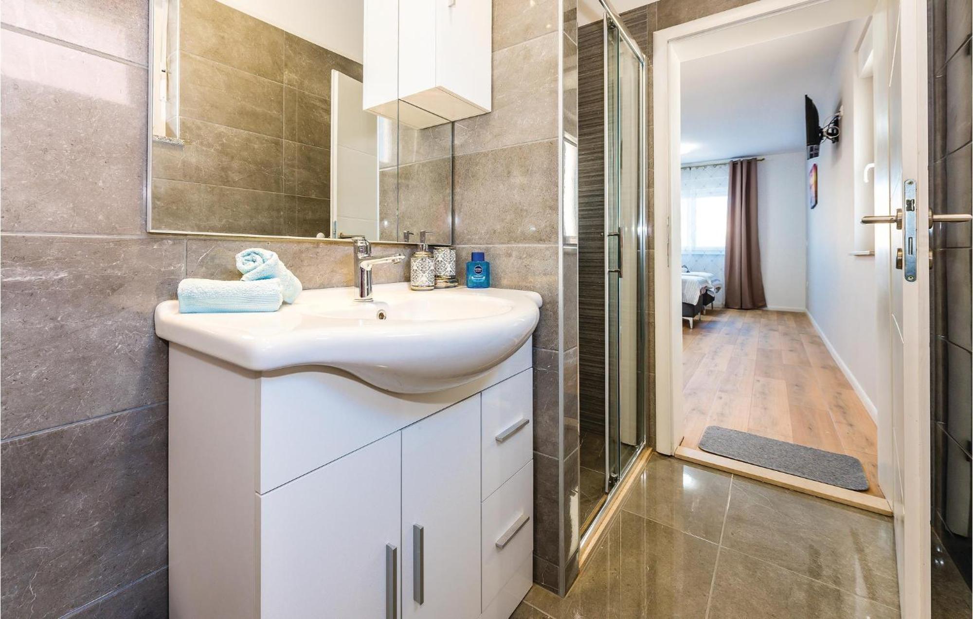 Beautiful Home In Sibenik With Kitchen Kültér fotó