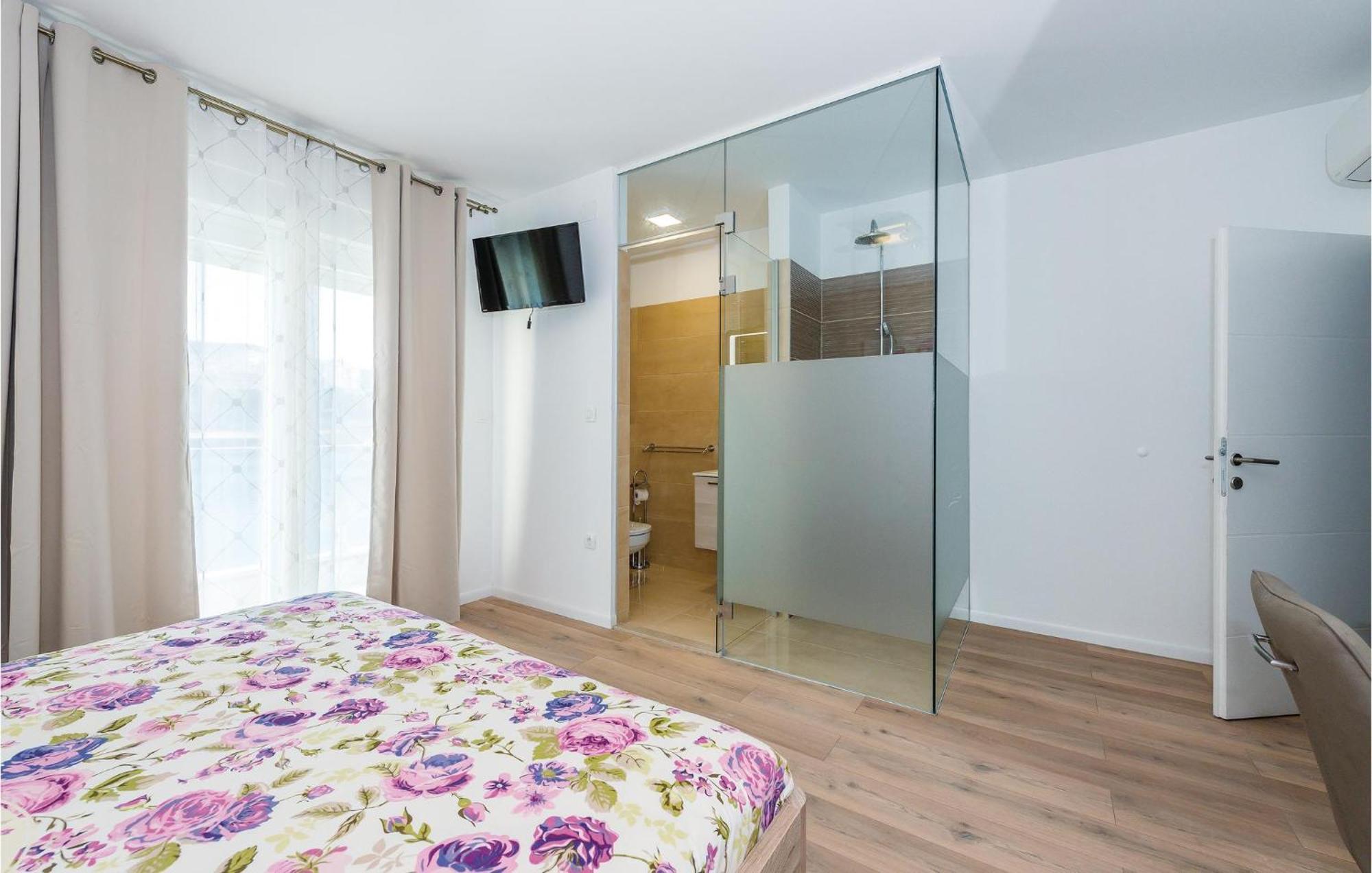 Beautiful Home In Sibenik With Kitchen Kültér fotó