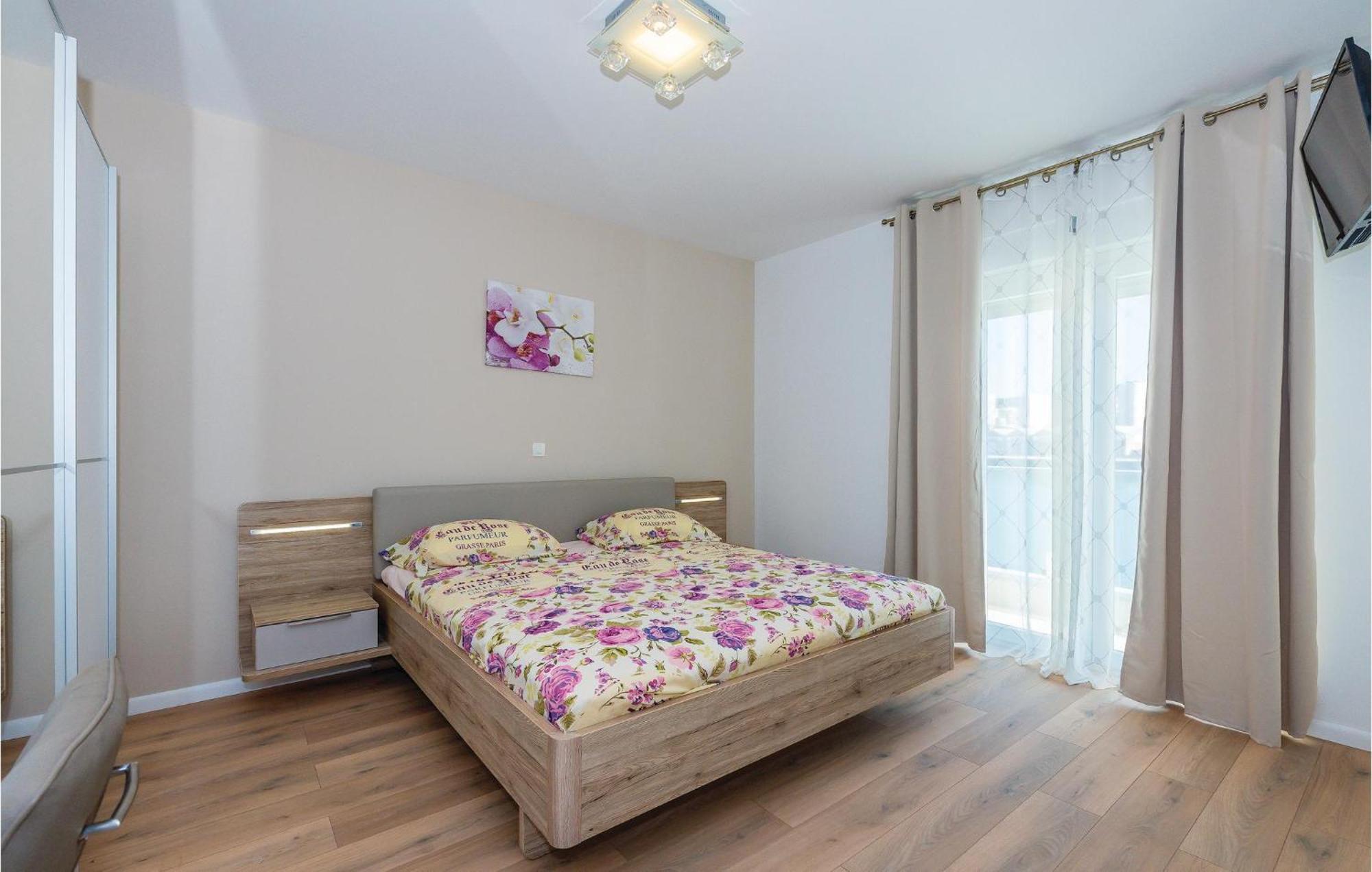Beautiful Home In Sibenik With Kitchen Kültér fotó