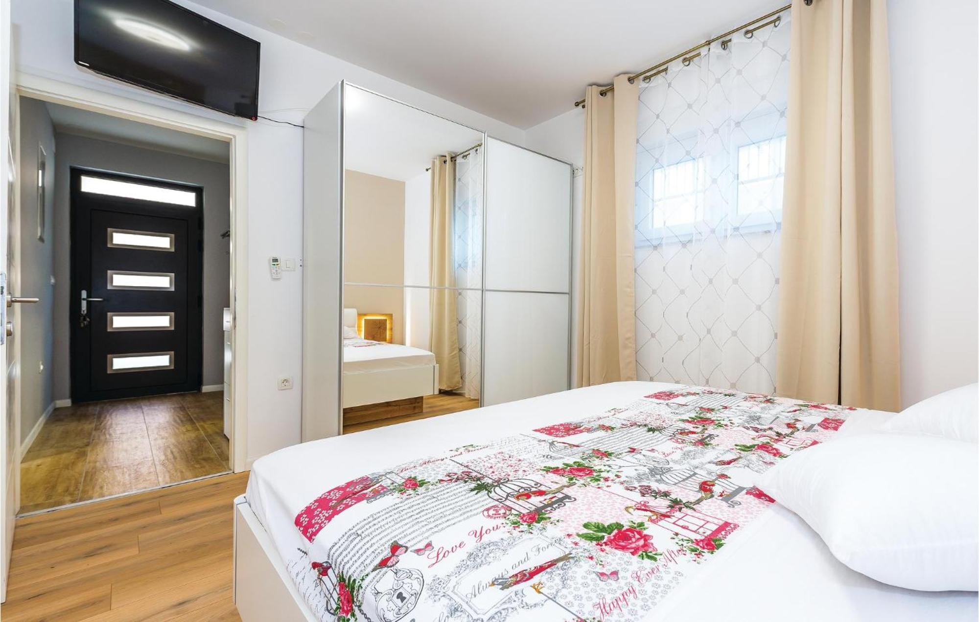 Beautiful Home In Sibenik With Kitchen Kültér fotó